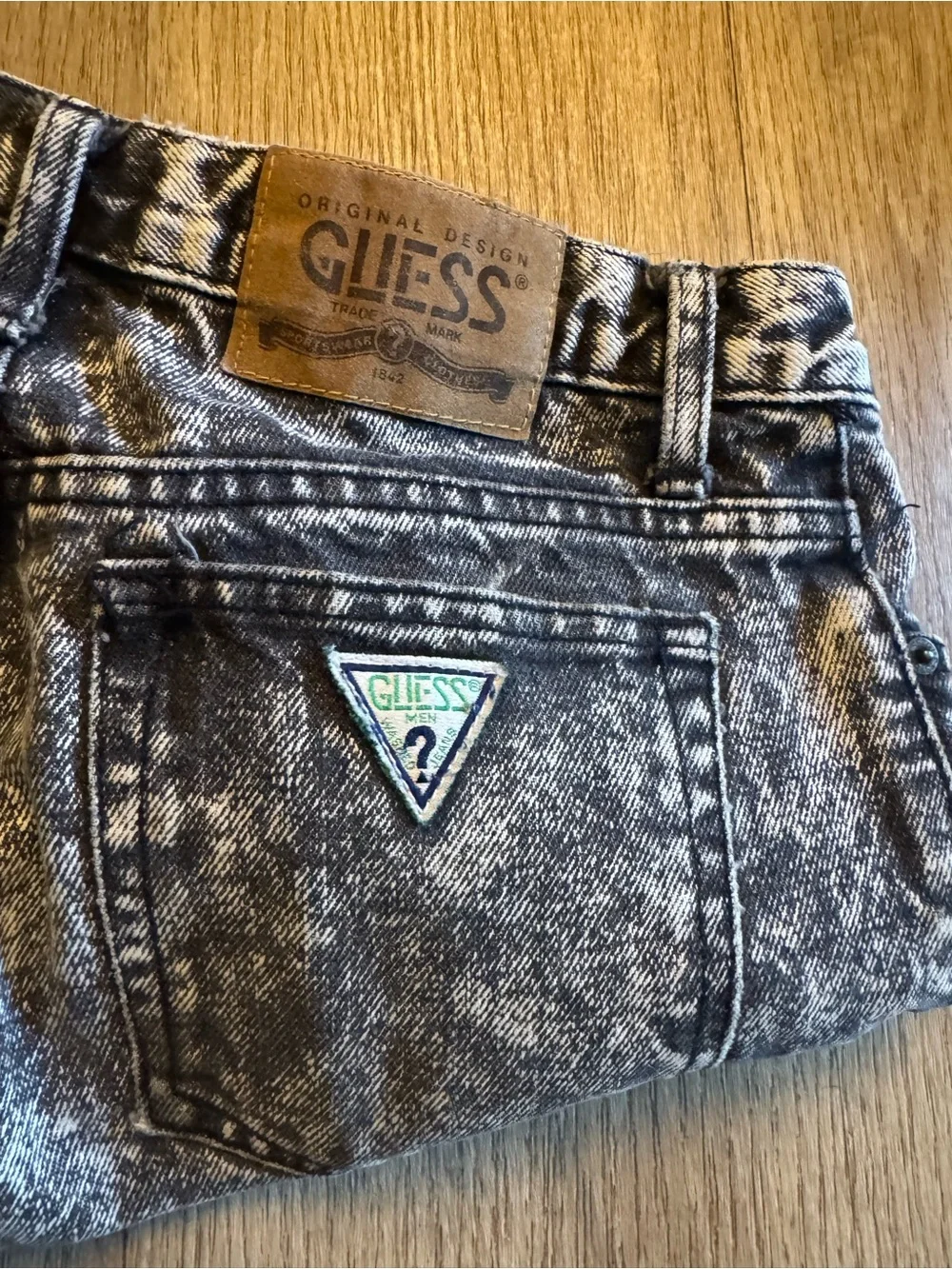 Vintage Guess Men’s Black Acid-Wash Relaxed Jeans with Logo Patch Sz 32